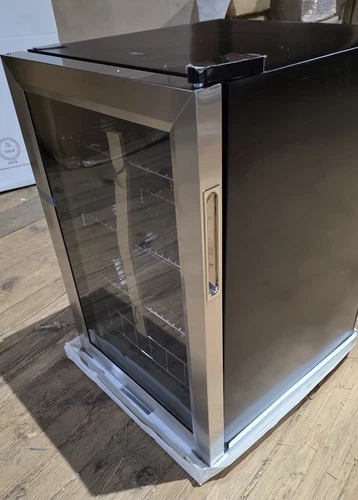 EdgeStar BWC91SS Stainless Steel 17"W 80 Can Capacity Beverage Cooler - Picture 11 of 12