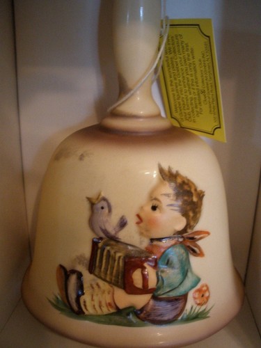 VINTAGE M.J.HUMMEL~GOEBEL~1ST EDITION ANNUAL BELL IN bas-relief~1978~W GERMANY - Picture 4 of 4