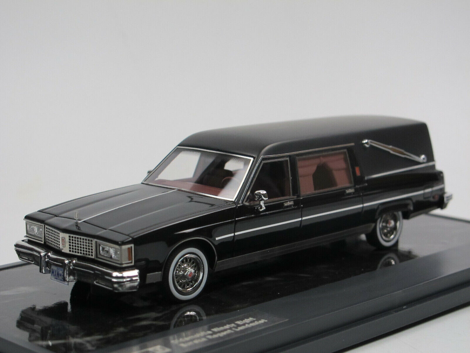 Miniature Oldsmobile 98 Eureka Landaulet Hearse Matrix MX21501-342 1:43
