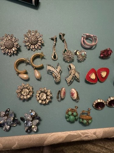 Vintage and Modern Costume Jewelry Earrings!lot 494