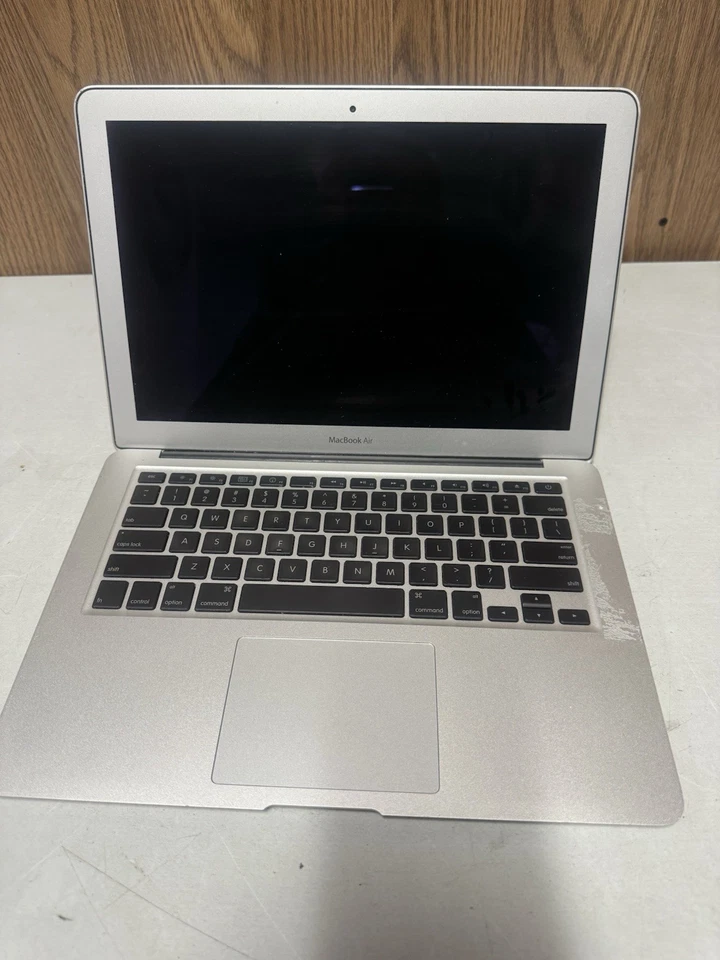 Apple MacBook Air 13” A1369 2010 – Core 2 Duo – 2GB – 120GB SSD – Enciende Foto 4 de 4