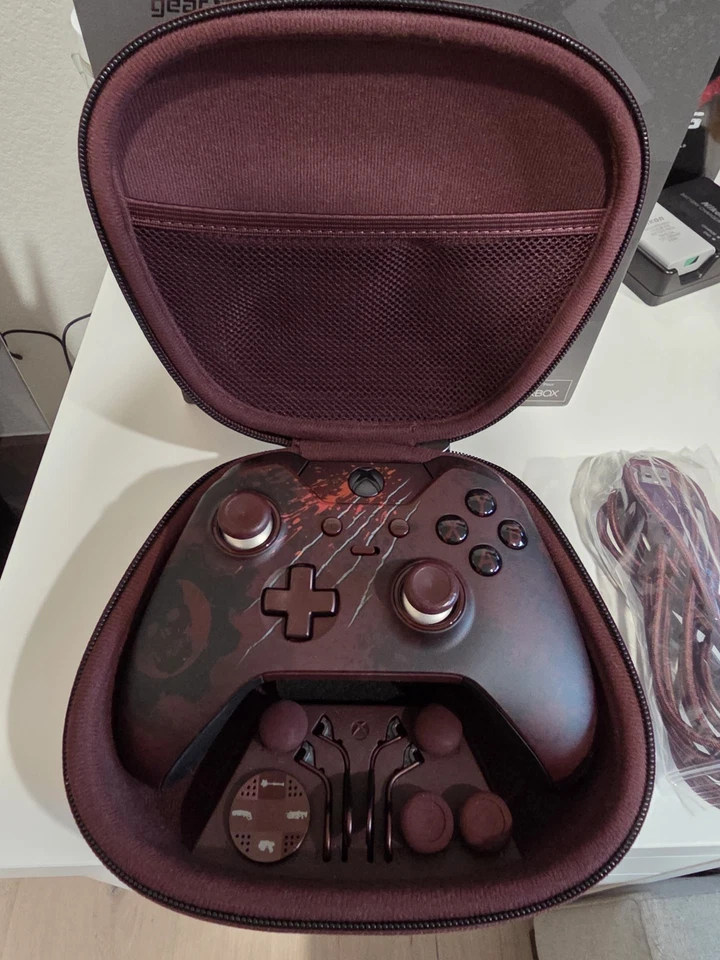 Gears of War 4 Elite Controller and Horde Edition Controller - Image 3 of 4