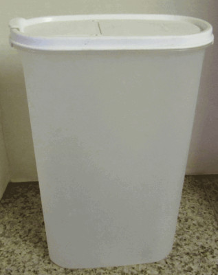 Tupperware Cereal Keeper Storage Container 11-1/4 Cups White