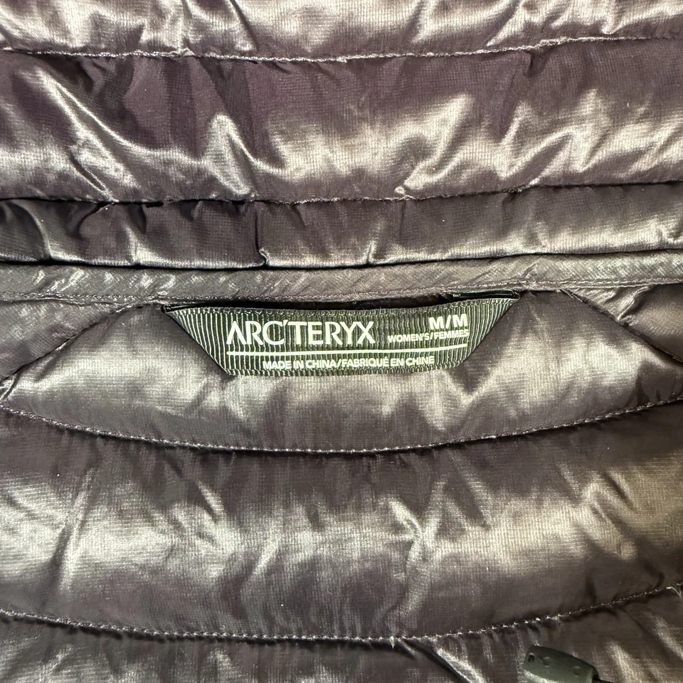 Arc'teryx Nuri Coat Womens Medium Purple Goose Down Full Zip Parka Hooded Nylon - Image 4 of 4