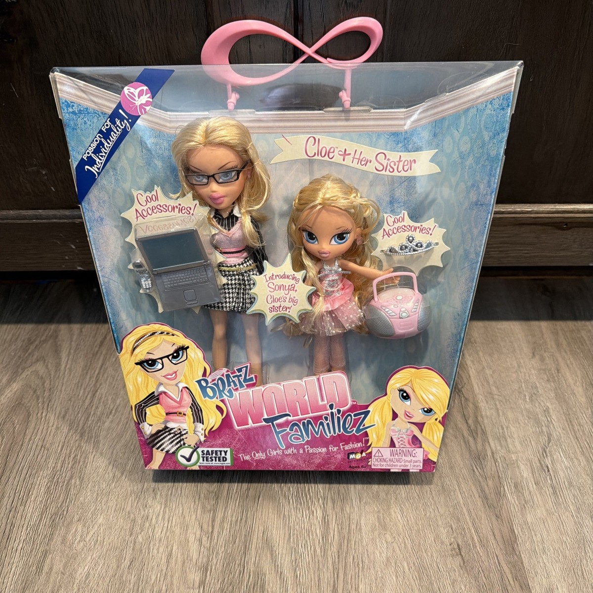 MINT Bratz Dolls World Familiez Cloe & Her Big Sister Sonya 2008