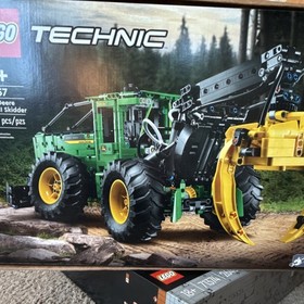 LEGO Technic John Deere 948L-II Skidder 42157 1492 pcs Pneumatic Functions Boxed