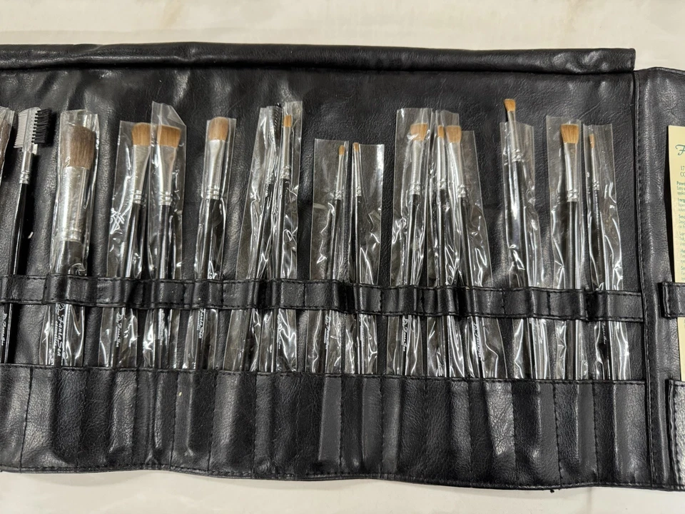 Fantasea 17 Piece Japanese Cosmetic Brush Set in a leather bag - Image 4 of 4