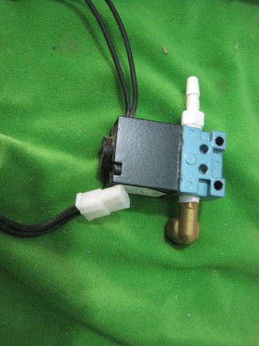 MAC Valve Unit 111B-111BAAA Solenoid Valve 120 V 60 Hz 6.8 Watts Lot *A039 - Picture 3 of 3