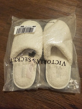 NWT Victoria's Secret Slippers Womens Fuzzy White Closed Toe Size Large 9-10