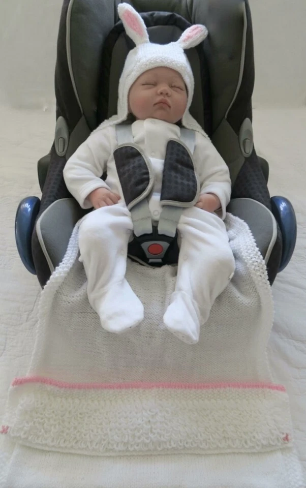 Bunny Baby Car Seat Blanket 0-6 months knitted with hat - Image 4 of 4