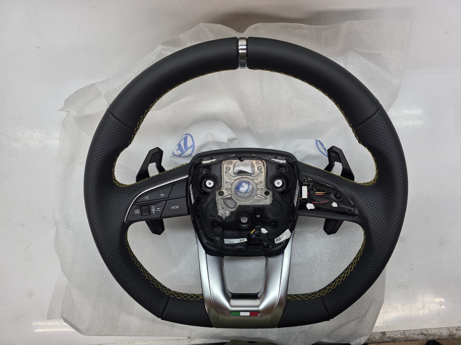LAMBORGHINI URUS STEERING WHEEL OEM 4ML419091J YELLOW STITCHING