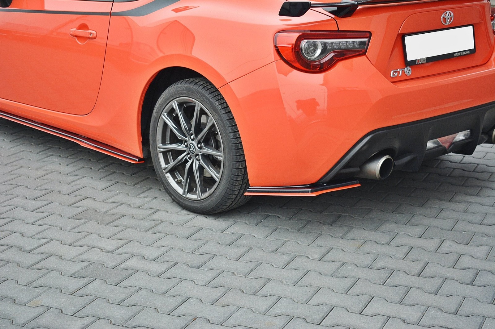 Maxton Rear Side Splitters V.2 transforment le look de votre Toyota GT86 Facelift sur circuit