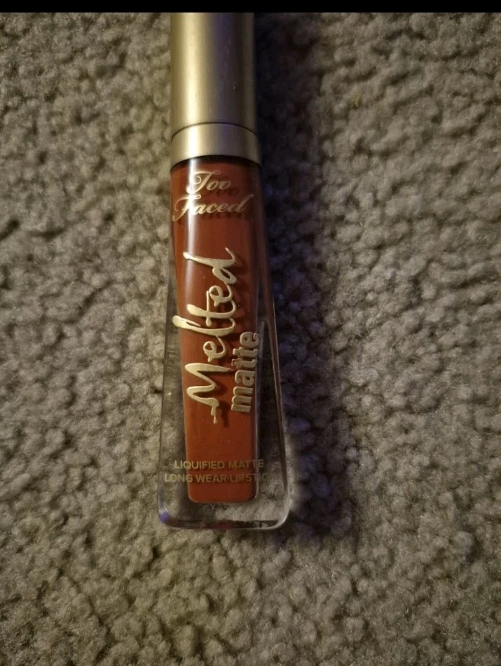 LÁPIZ LABIAL MATE FUNDIDO TOO FACE PRISY DESCATALOGADO Foto 2 de 3