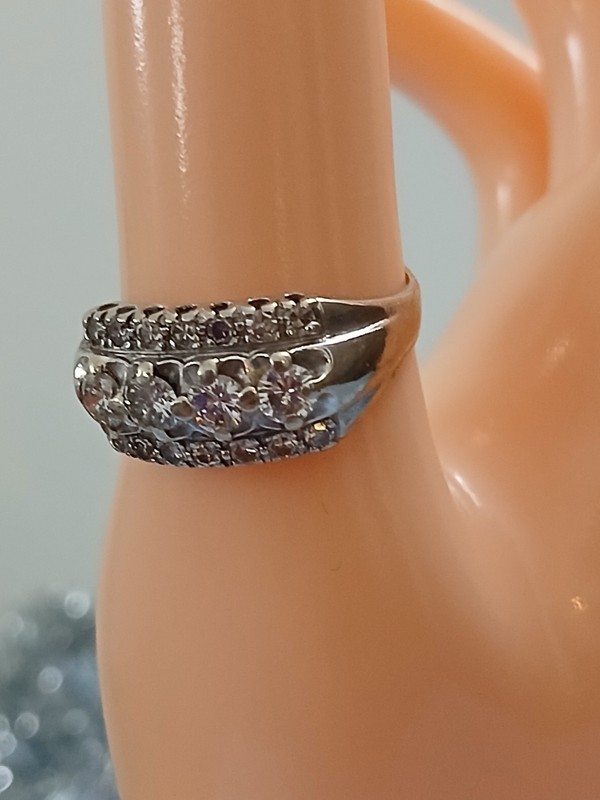 14 K Genuine Sold White Gold Diamond Wedding Ring