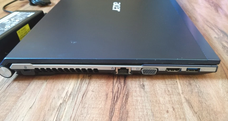 Portátil Acer Aspire TimeLineX 4830TG i5-2430M 8GB RAM 128GB SSD 14" GT 540M Foto 2 de 4