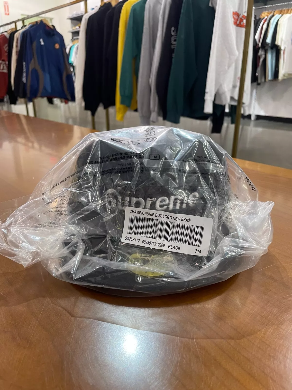 Chapeau noir neuf Supreme Championship Box logo New Era TAILLE 7 3/8