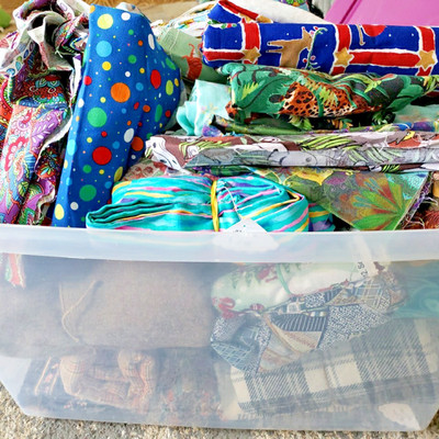 27lb Quilting Fabric Scrap Lot Cotton Prints Solids Craft Sew Bulk Remnants Wool