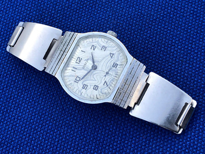 Vintage Wrist watch Pobeda Zim 2602 USSR Serviced