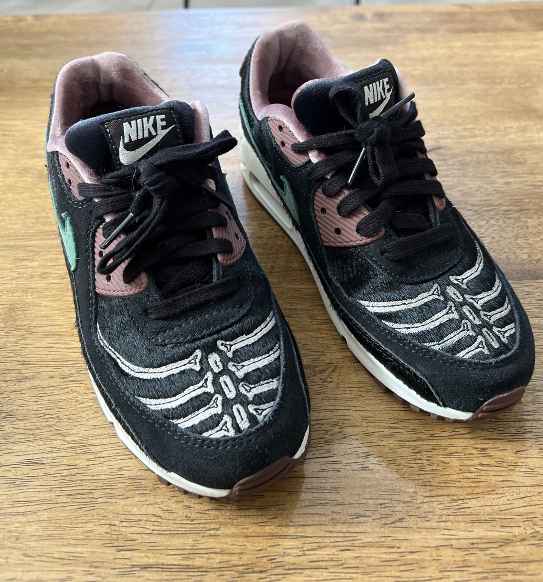 Nike Air Max 90 SE SIEMPRE Familia DO2154-010 Black Green Women's