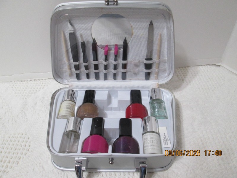 Nail Polish Care Kit, Portable Nail Polish Suitcase, polish /manicuring tools