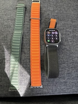 Apple Watch Ultra 1st Generation GPS & Cellular 49mm - Titanium (bands included 