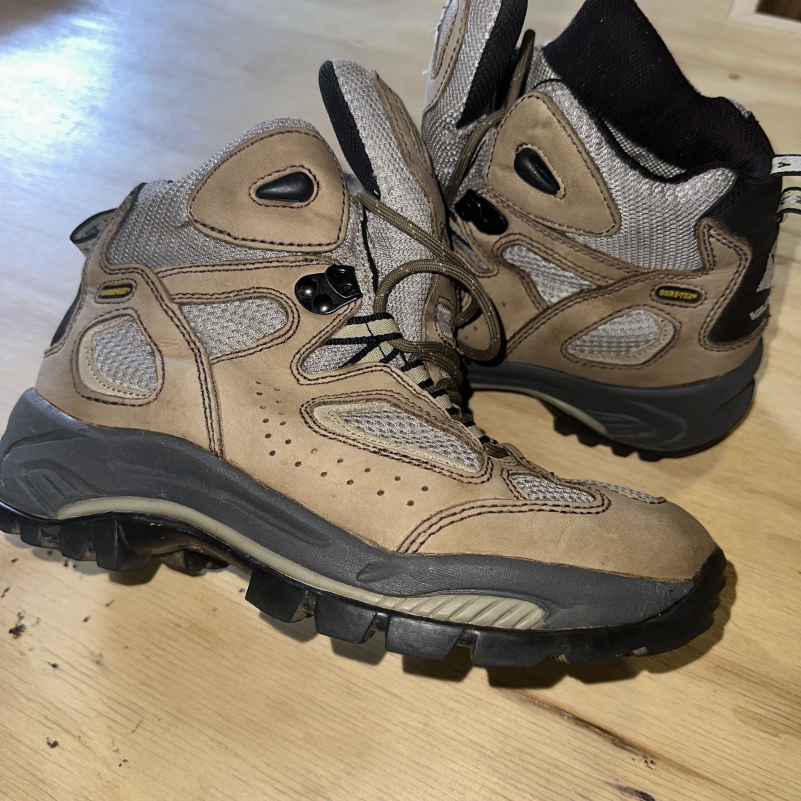 Vasque Gore-Tex Hiking Boots Women’s Size 8 Vibram