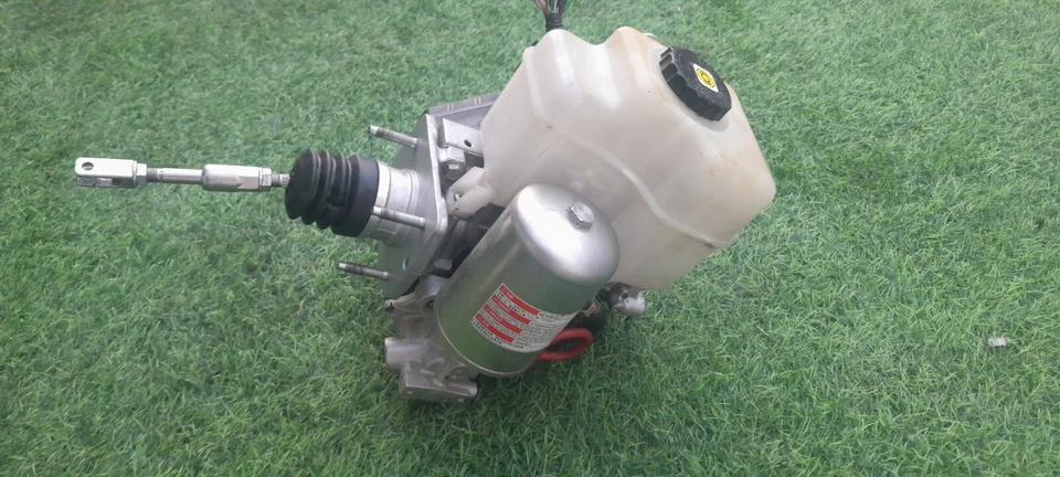 2016-2021 LEXUS LX570 ABS POWER BRAKE BOOSTER MASTER CYLINDER WITH RESERVOIR OEM - Image 3 of 4