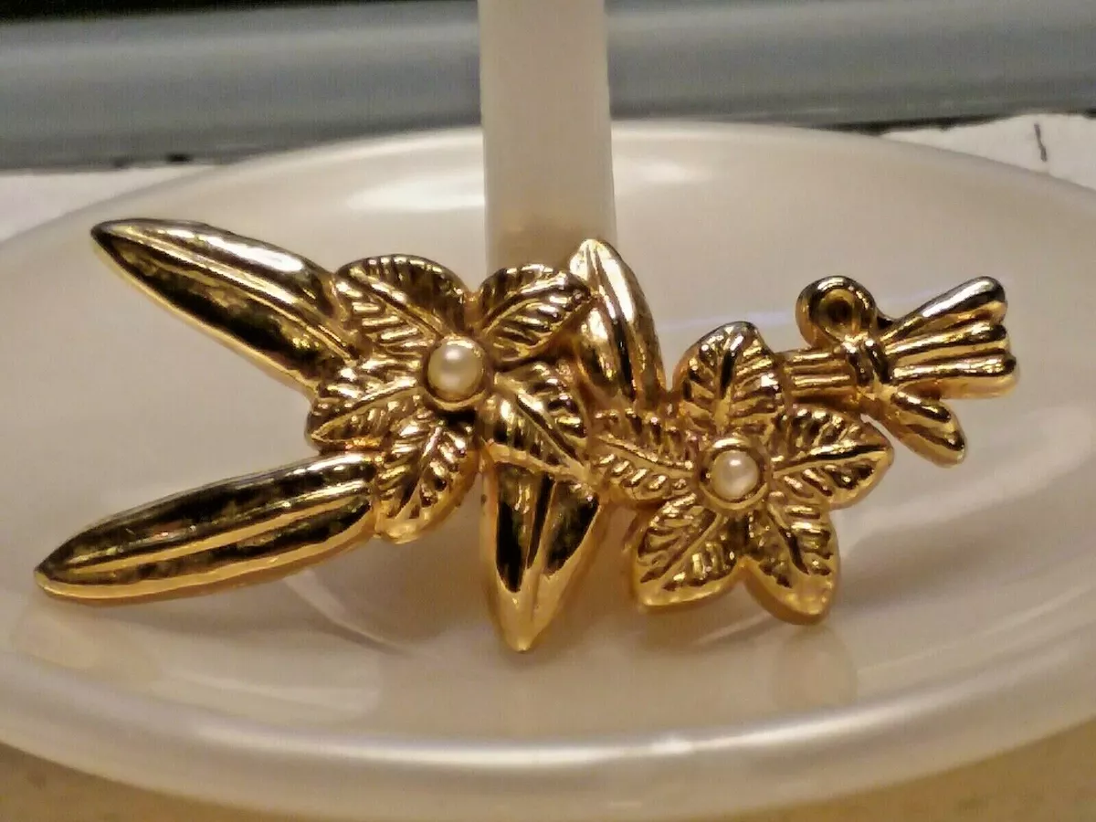 Aai brooch deals