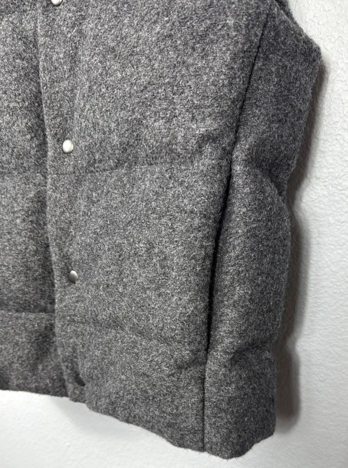 Chaleco de plumón de ganso Vince para hombre pequeño frente a presión carbón brezo lana ropa exterior Foto 2 de 4