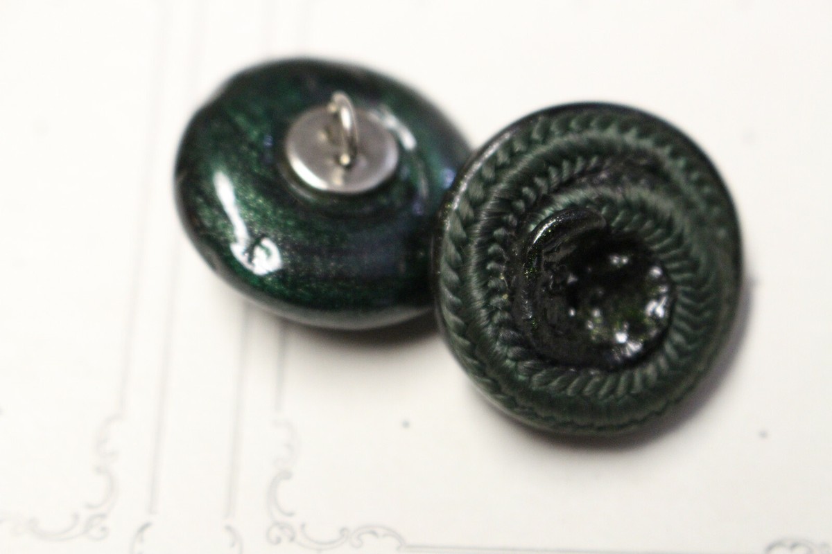 Bouton Ancien En Cuir Vert Sapin - Rond, Pour Couture Ou Décoration - Occasion