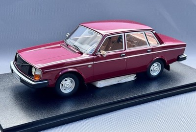 104-048 Cult 1/18 ボルボ 244DL red 1975 Cult Volvo Volvo 244 DL Saloon Red 1975 1/18 Scale Model CML130-3