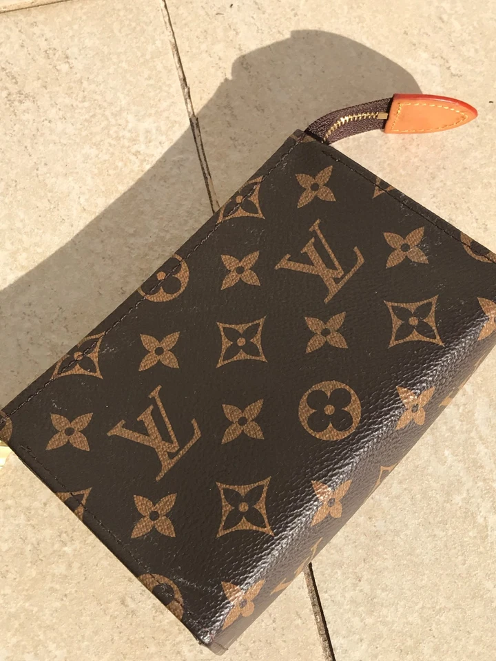 Mini sac pochette trousse LOUIS VUITTON d'occasion (tachée voir photos) - Imagen 2 de 4