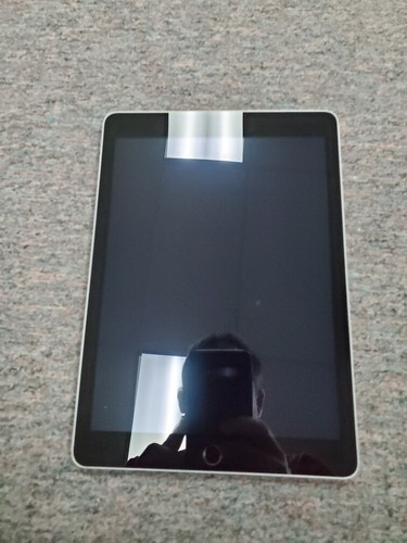 Apple iPad 5th Gen 128GB, Wi-Fi, 9.7" - Space Gray - Afbeelding 5 van 7