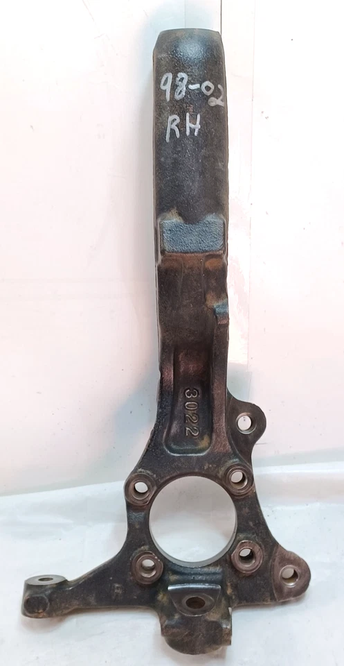 98-02 Camaro Z28 Firebird TA OEM RH passenger steering knuckle spindle 18023022 - Image 4 of 4