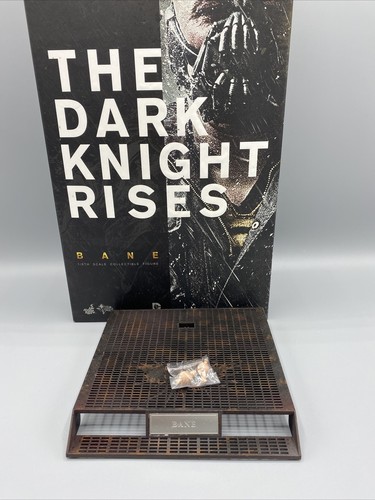 Hot Toys Batman The Dark Knight Rises Bane (MMS183) Wrist Pegs Only - Picture 1 of 3