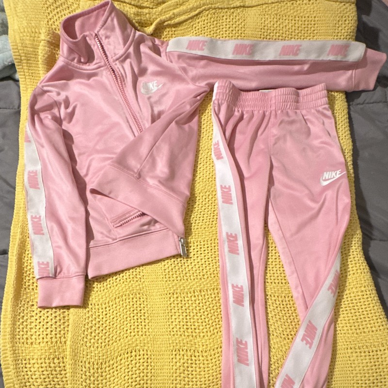 Nike Girls Pink Track Suit size 4-5 yrs