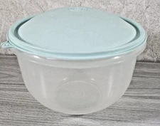 VTG TUPPERWARE LG. CRISP-IT WITH LID 1424-5 NO SPIKE