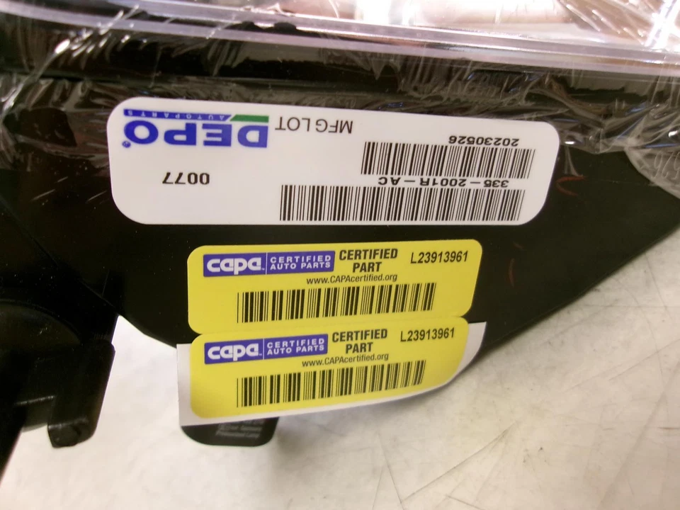 Luz antiniebla halógena Rh para pasajero Chevrolet Silverado Suburban 1999-2006 Foto 2 de 4