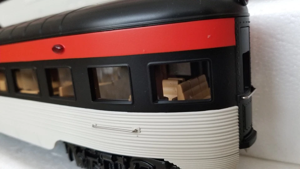 RailKing MTH 60' New Haven Streamlined Passenger O-Gauge 4 Car Set 30-67198 - Image 2 of 4