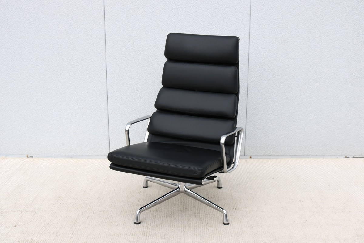 Mid-Century Modern Herman Miller Eames Soft Pad Lounge Chair in 