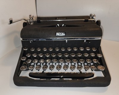 Vintage 1940? Royal Aristocrat Portable Typewriter With Case. No