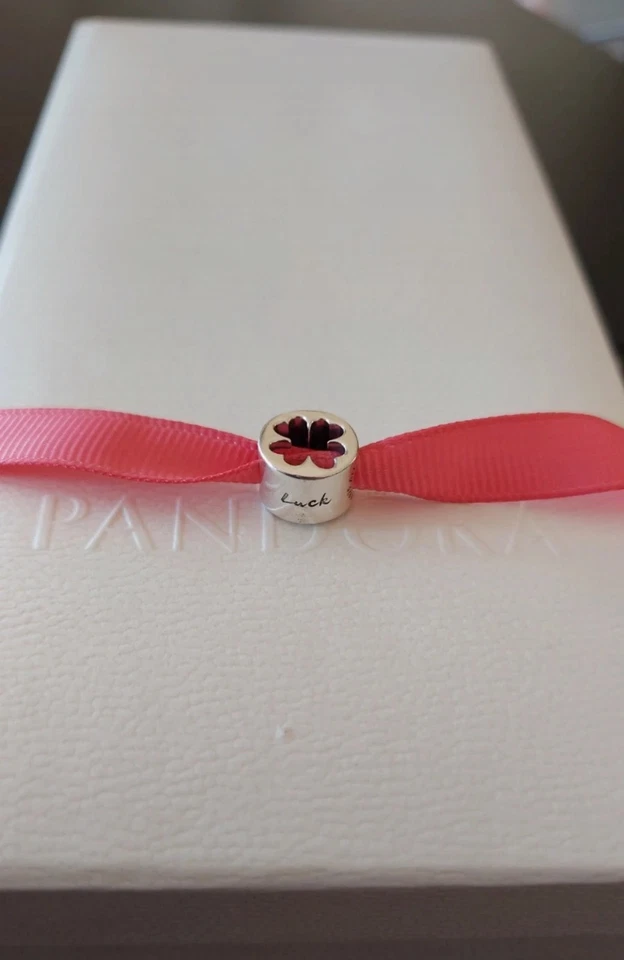 Charm openwork quadrifoglio - Immagine 2 di 4