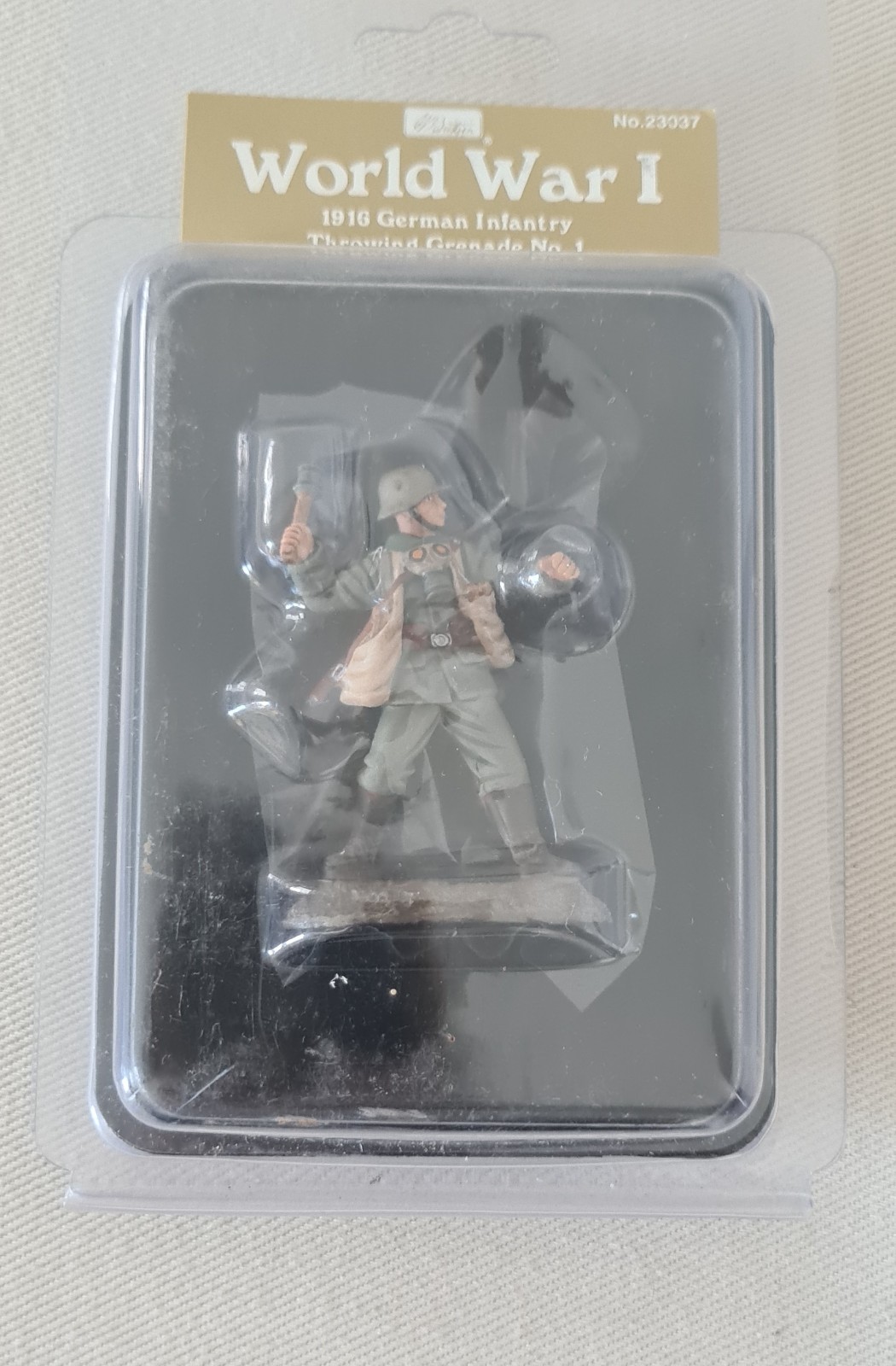 WILLIAM BRITAIN WORDL WAR I 23037 1916 GERMAN INFANTRY THROWING GRENADE No. 1