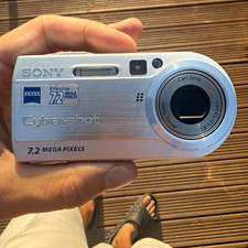 Sony Cyber-shot DSC-S730 Compact Digital Camera 7.2MP 3x 2.4in Zeiss Silver