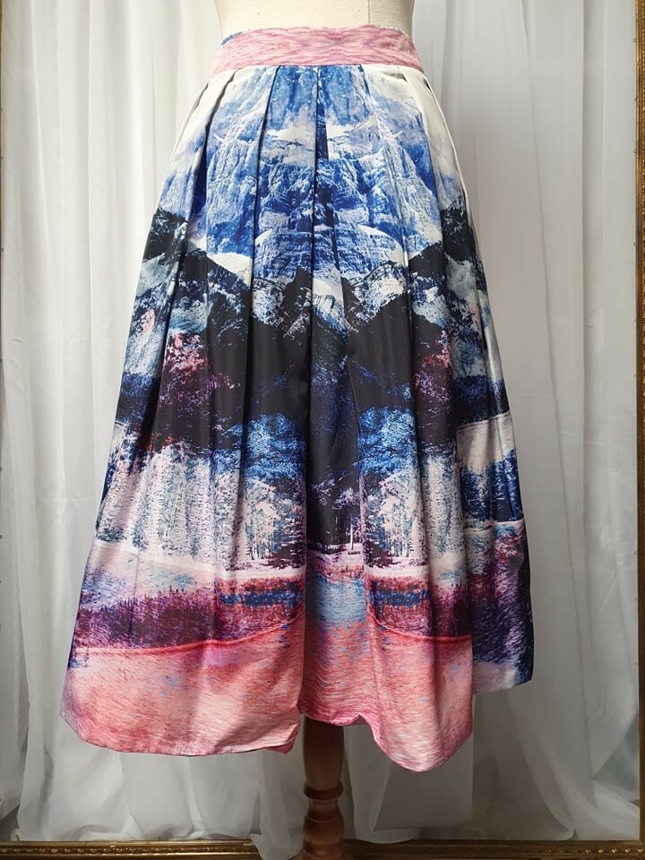 Portmans landscape skirt. Size 10