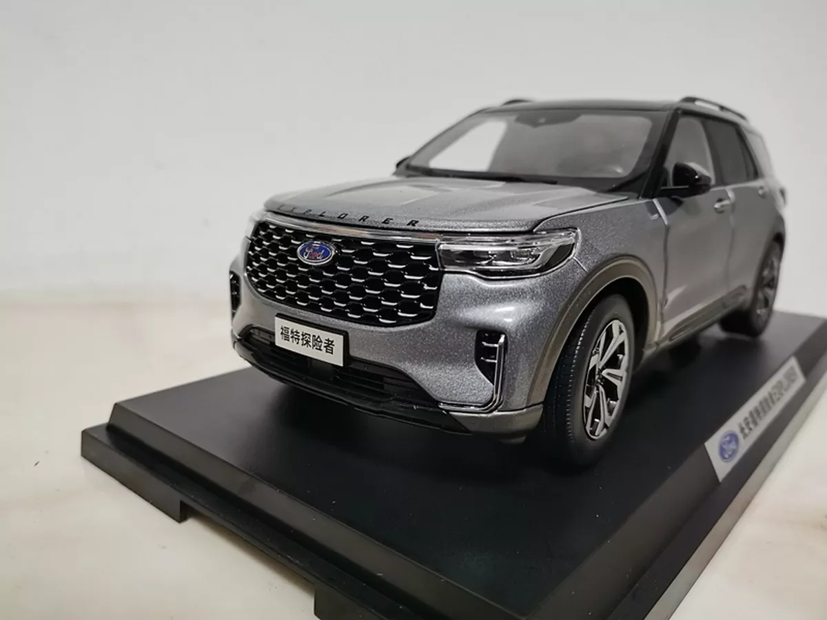 1/18 Scale Ford Explorer 6th Generation SUV 2023 Grey Diecast Car Model Toy Gift