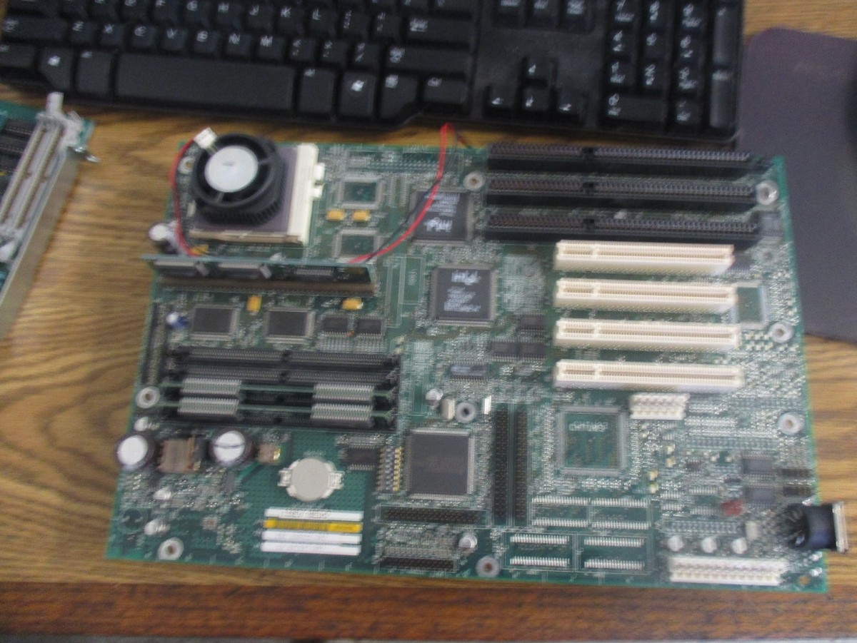 Intel Model: 636635-845 Motherboard. 133EV-16EDO, 647697-001 with