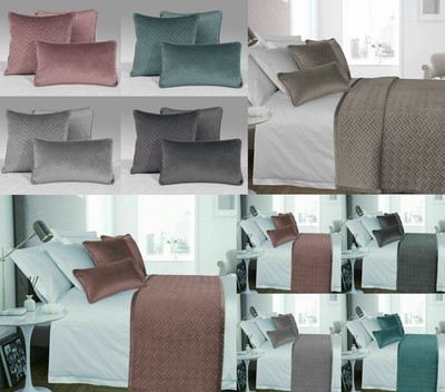 bed runner and pillow set