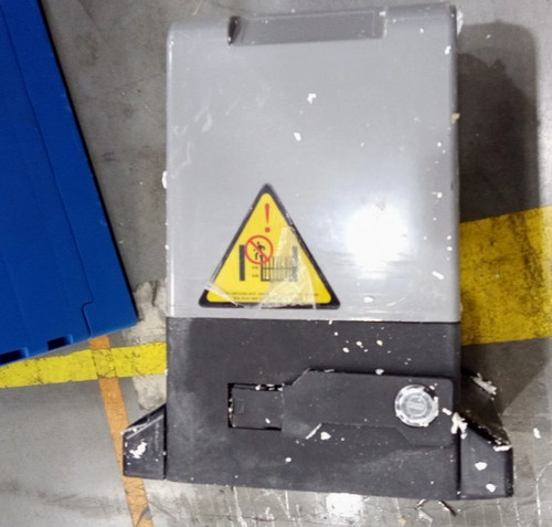 Blütezeit 5300lb Automatic Gate Opener 1.6HP w/ IR Sensor & Steel Racks-Used