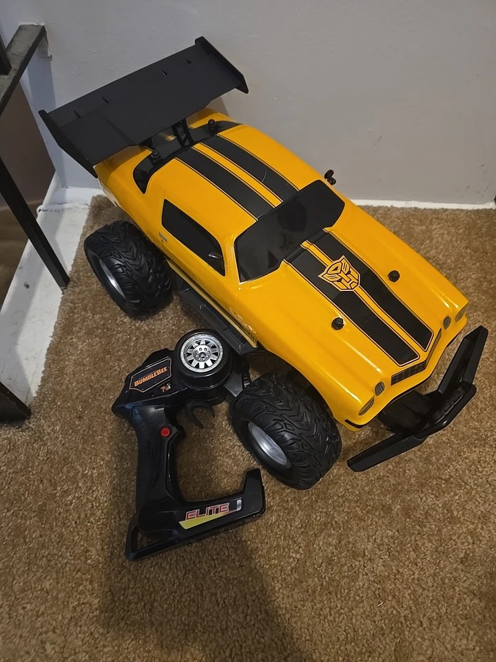 JADA 1:12 Transformers Bumblebee 1977 Camaro 4x4  RC - Image 2 of 4